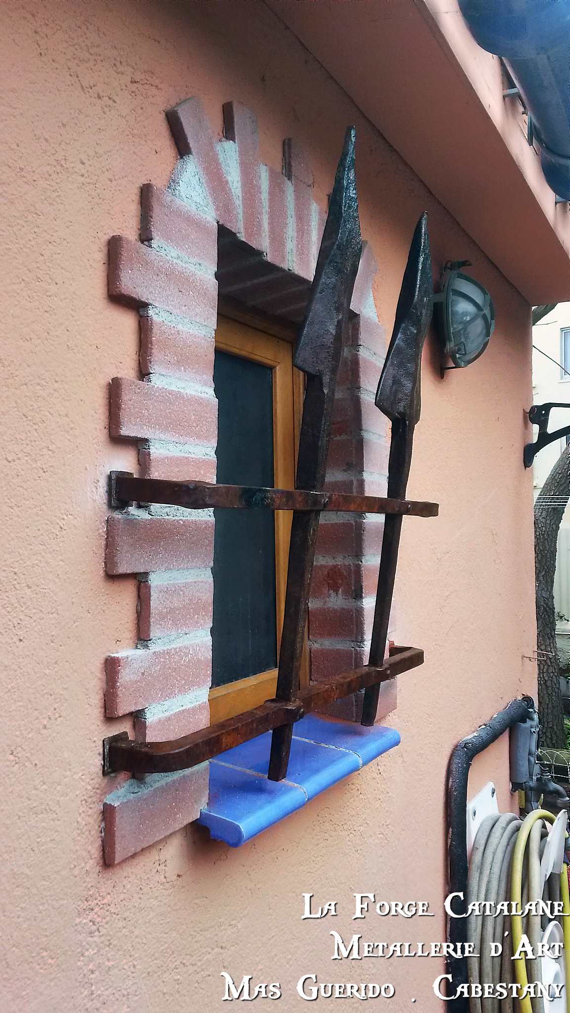 grille trous renfles avec 2 socs charrue 3 forge catalane.jpg